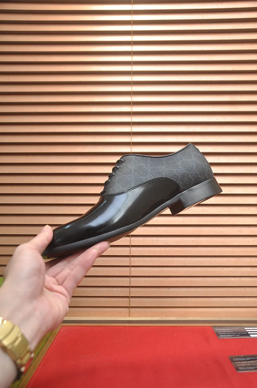Men's shoes💰500💶Italy's top luxury men's shoe giant (GUCCI) (Gucci) (full cowhide lining) new arrival🍃Original European style🔰 Pleasant to the eye😍In order to make the shoes more durable and non-deformable🌀The production continues to follow traditional methods but there is still no lack of innovation💪Choose original sheepskin for the leather♻️ Smooth and natural And extra bright ⭐Made of imported cowhide, the first choice of rich people 38-45 (45 customized)